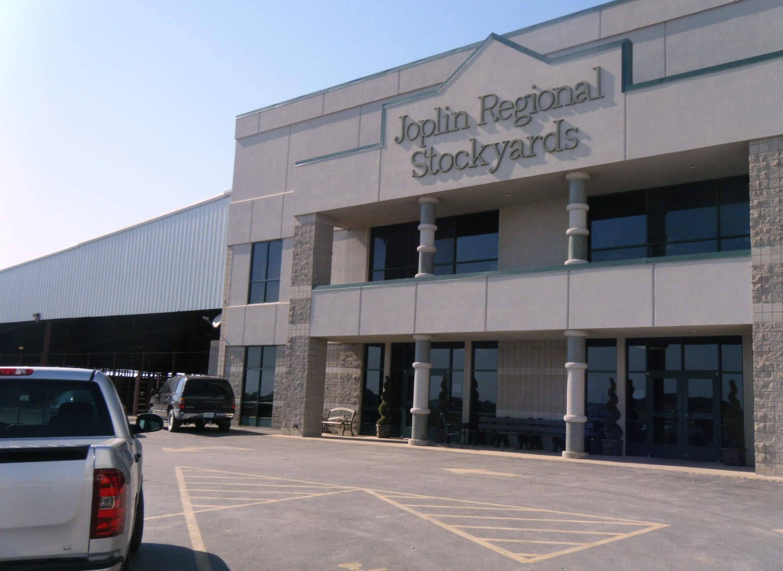 Feeder Steers and Heifers Higher at Joplin Regional Stockyards on Monday