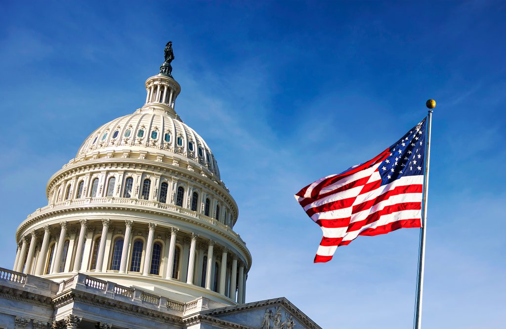 Whitehouse and flag

